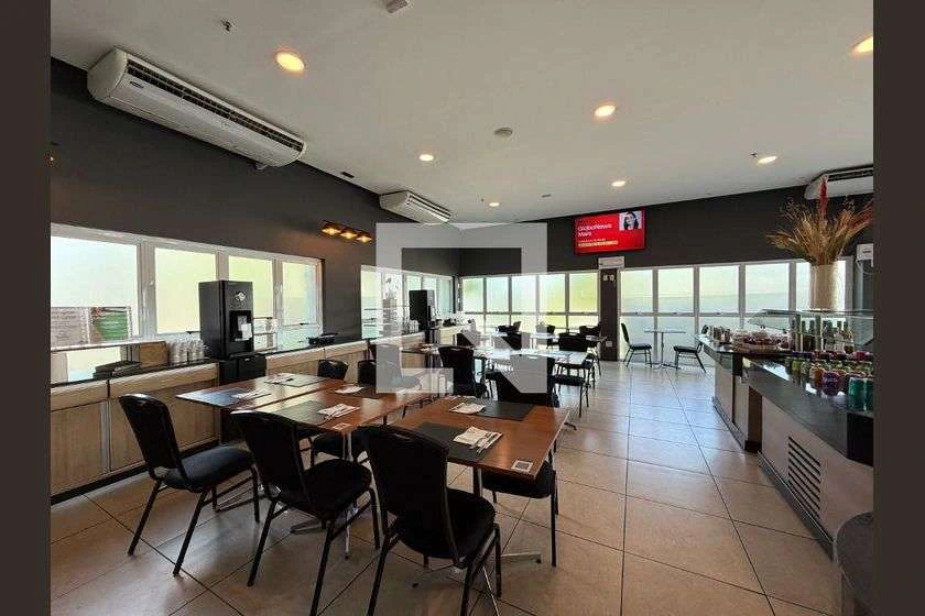 Студия 37 м² с балконом и компактной кухней — photo 24
