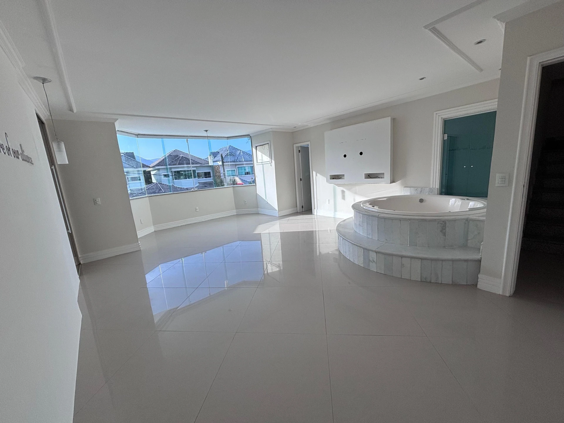 Condo house with 6 bedrooms and a balcony grill — photo 23
