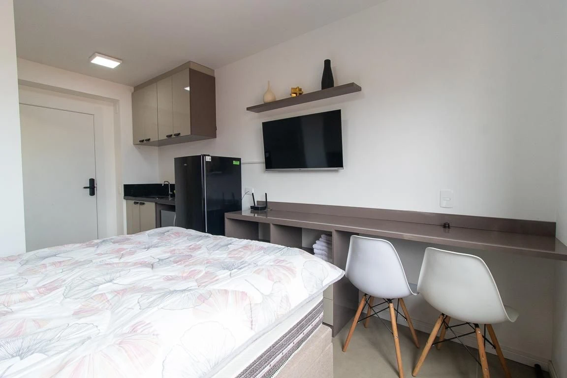 Furnished studio, 20 m², with floor-to-ceiling windows — photo 6
