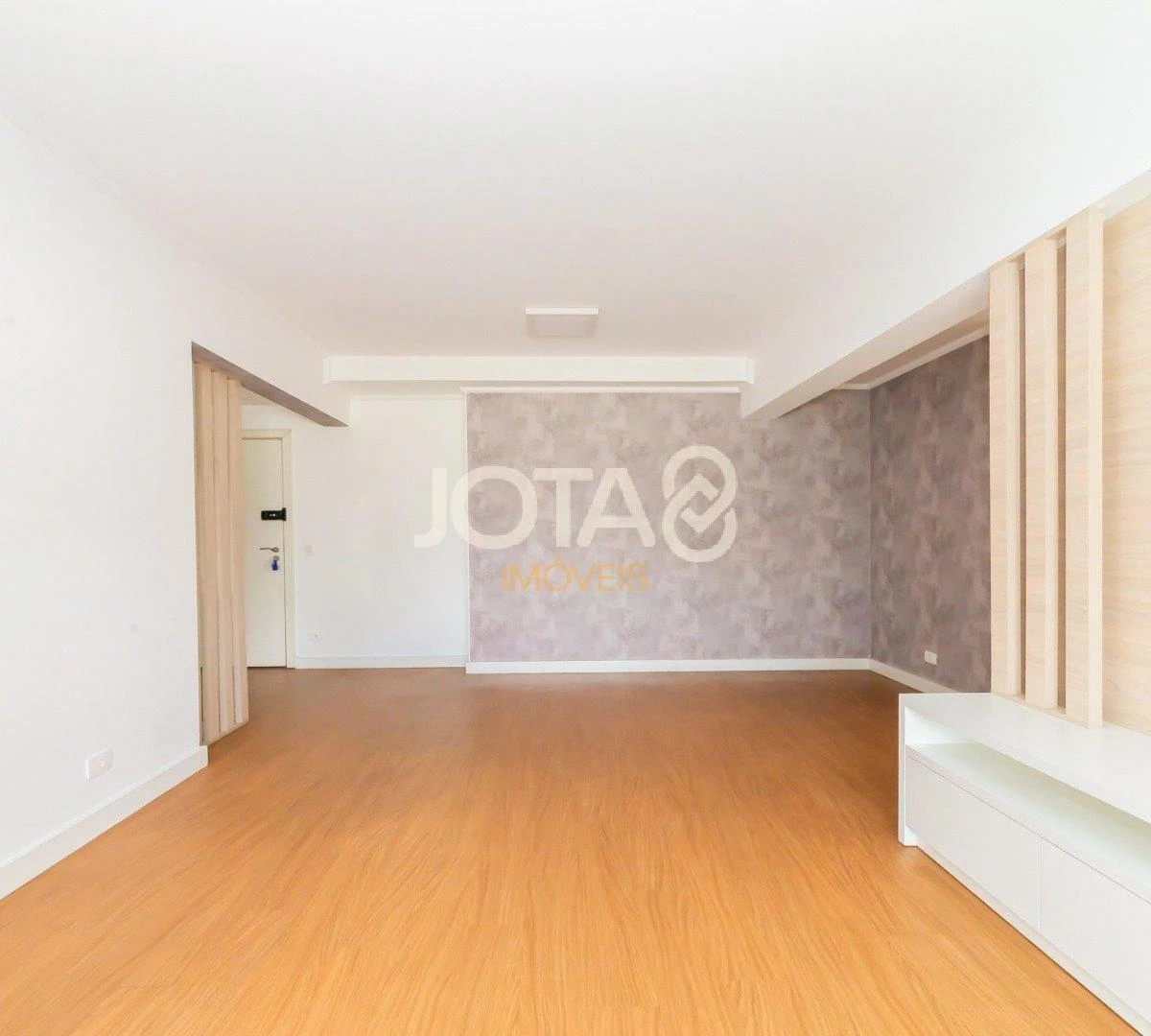 2-bedroom apartment in a building with a gym — photo 14
