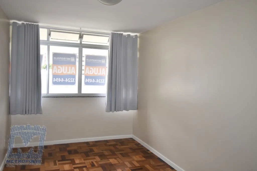 Wood or laminate floors in a 3-bedroom apartment, 69 m²