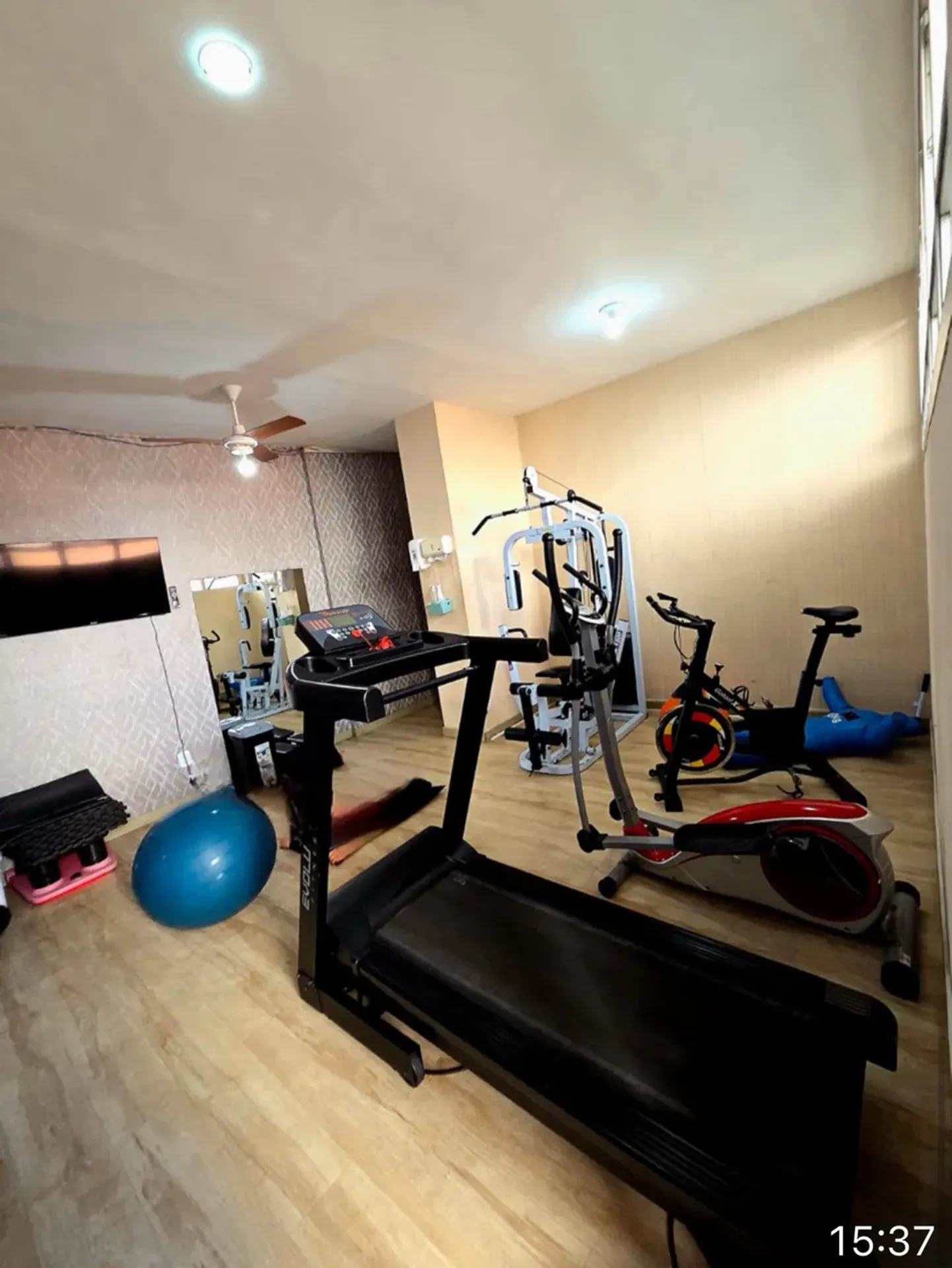 Unfurnished 3-bedroom apartment with terrace views — photo 46