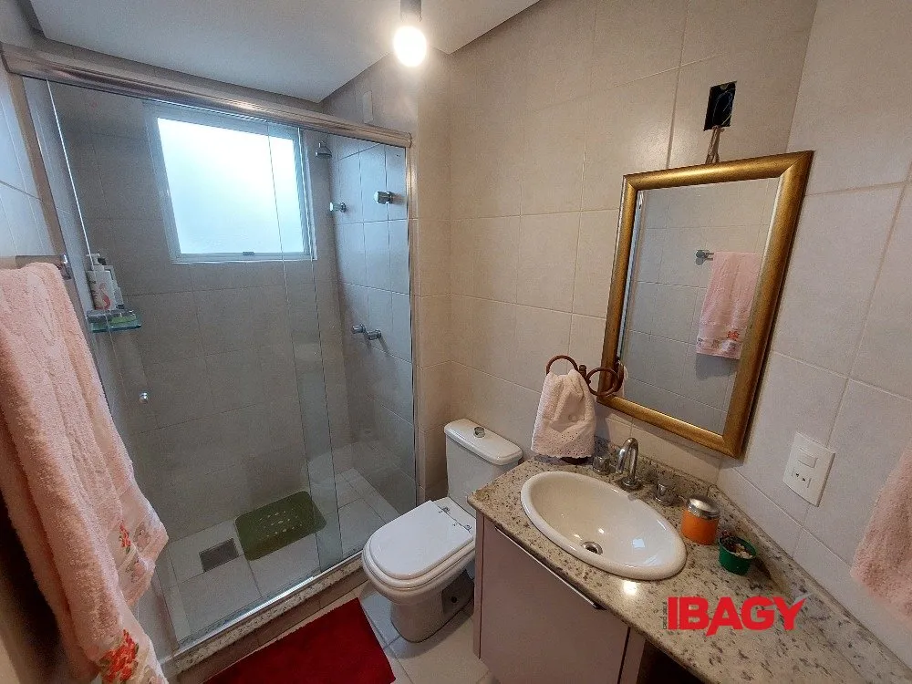 Apartamento amueblado de 4 dormitorios con balcón cerrado y 159 m² — photo 13