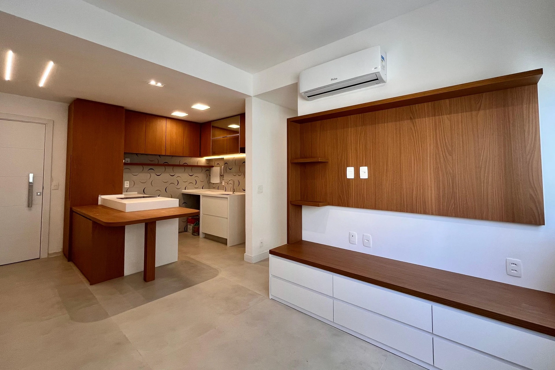 Home office in a one-bedroom apartment, 38 m²