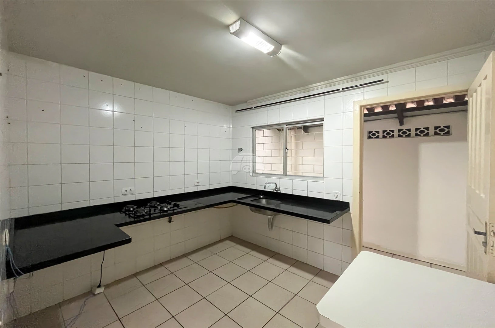 Wood or laminate floors in a 3-bedroom house, 100 m² — photo 2