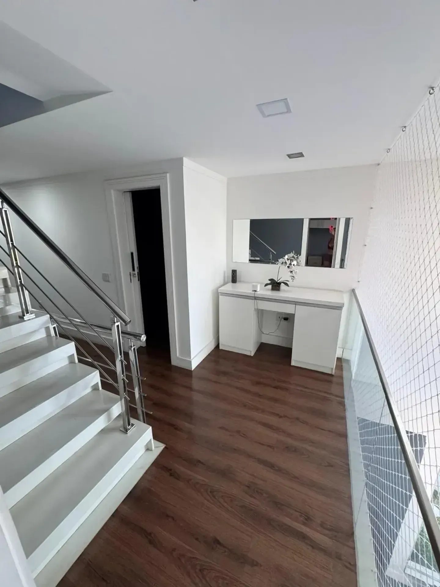 Furnished triplex home with 5 bedrooms and 5 bathrooms — photo 22