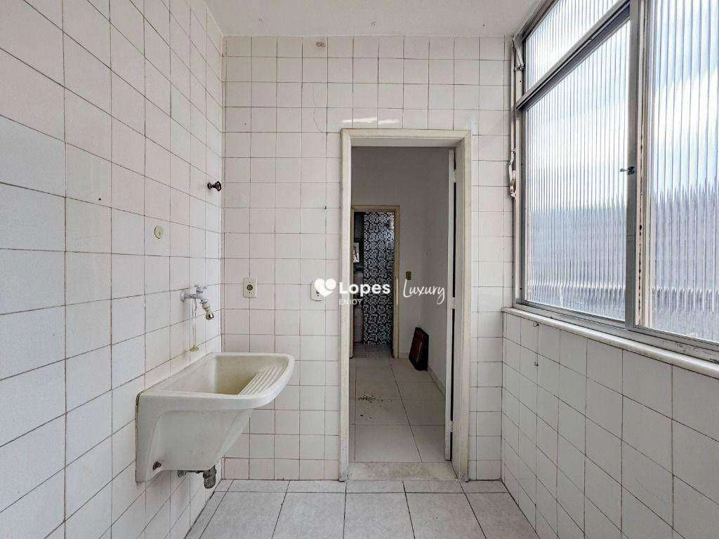 Unfurnished 2-bedroom apartment with a balcony — photo 23