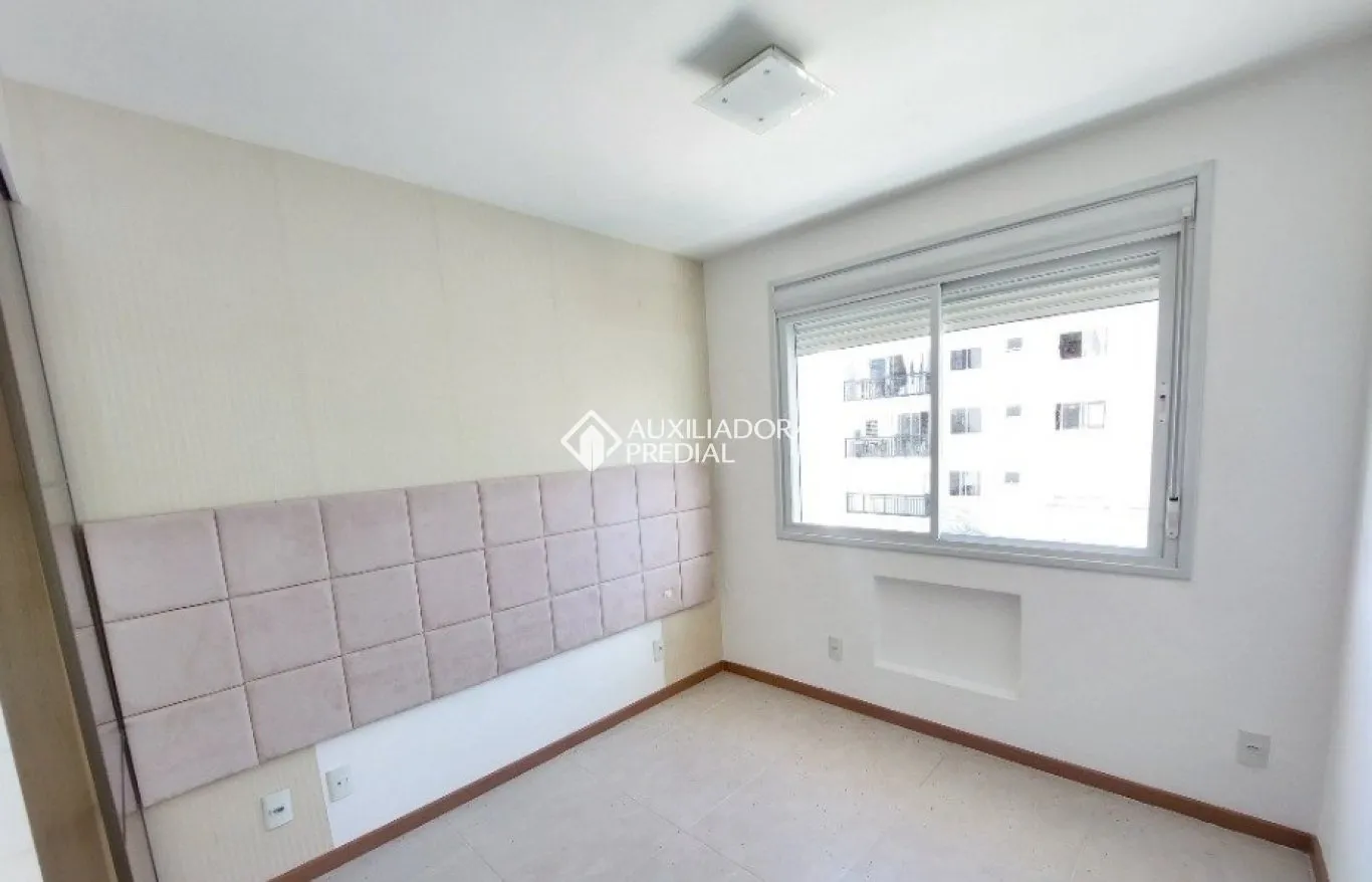 Apartment with open-plan kitchen and private garden — photo 22