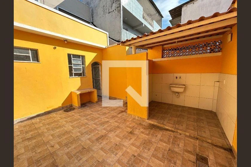 Balcony with a grill in a one-bedroom house, 62 m² — photo 14
