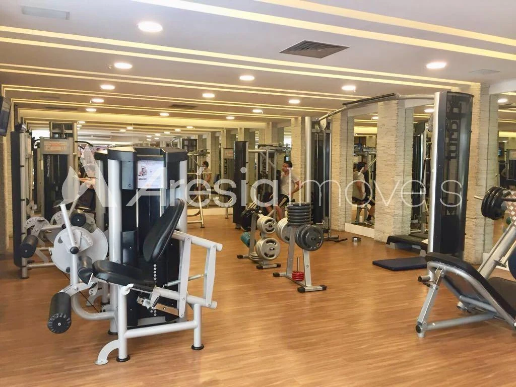 Furnished 3-bedroom apartment with glassed-in balcony — photo 27