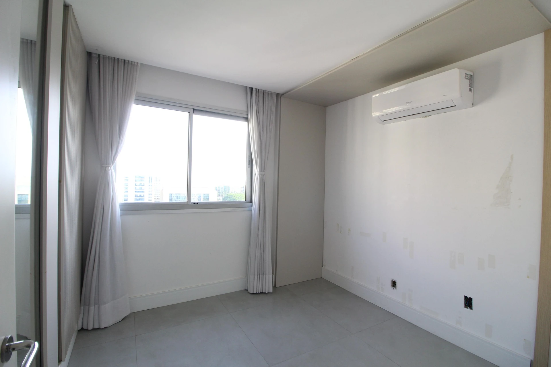 4-bedroom apartment in a building with a sauna — photo 36