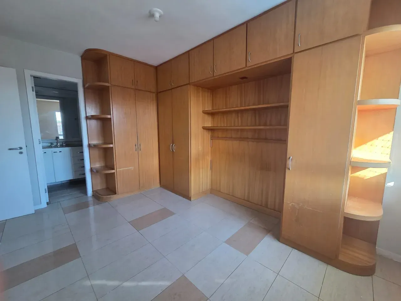 2-bedroom apartment with 2 bathrooms and 1 parking space — photo 3