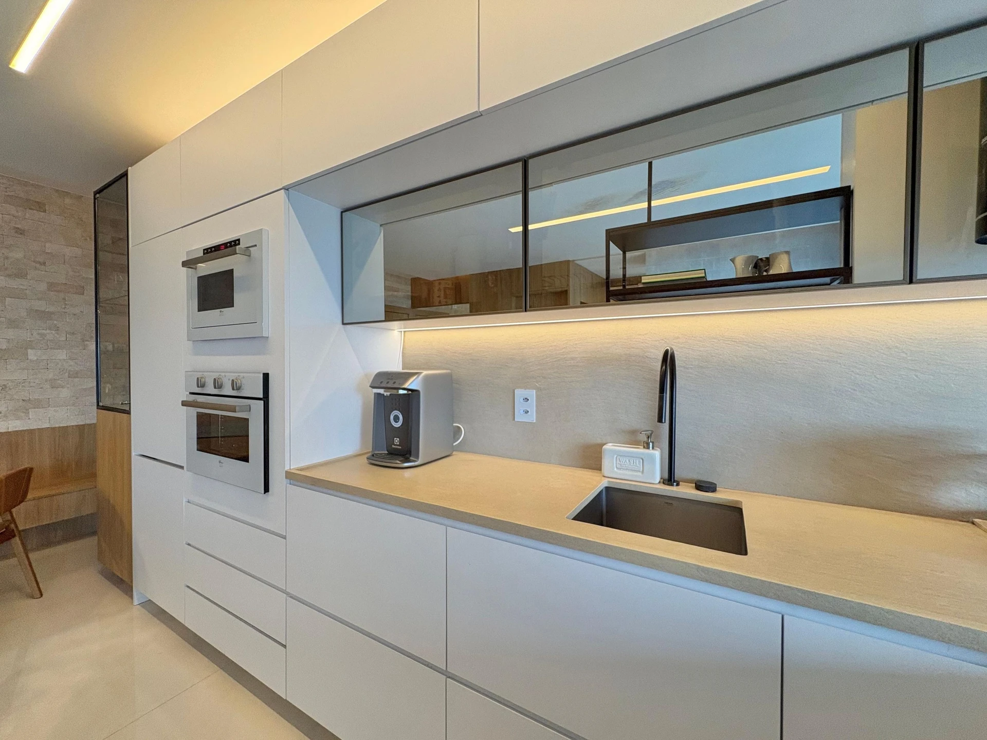 Furnished apartment, 75 m², with floor-to-ceiling windows — photo 30