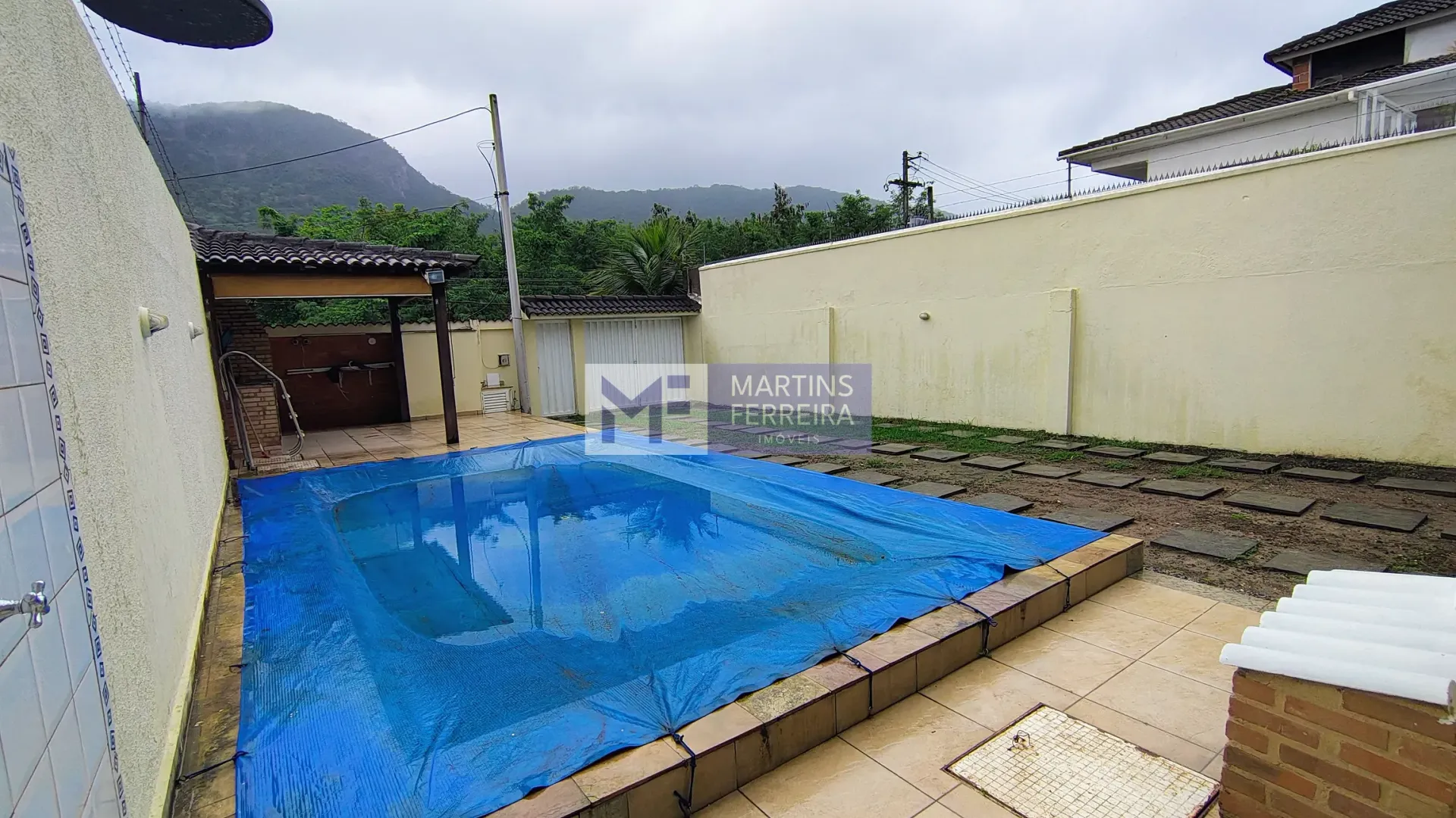 4-bedroom house with a bathtub in Rio de Janeiro — photo 17