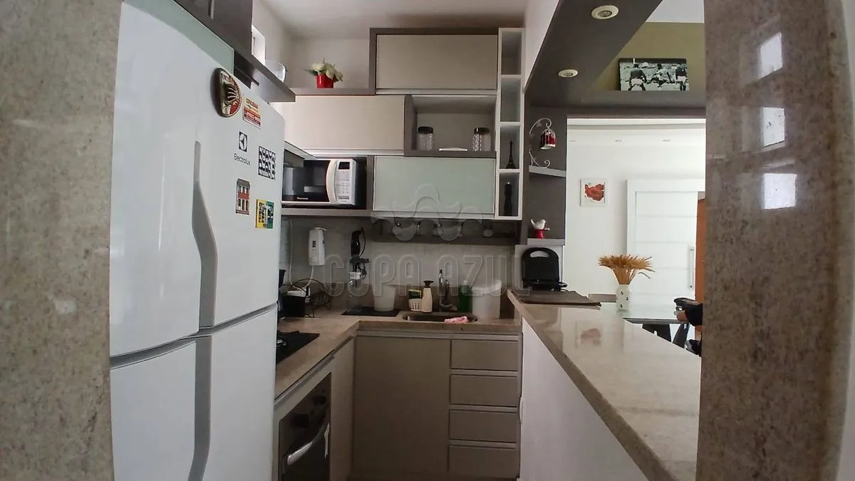 One-bedroom apartment with a mountain view in Rio de Janeiro — photo 13