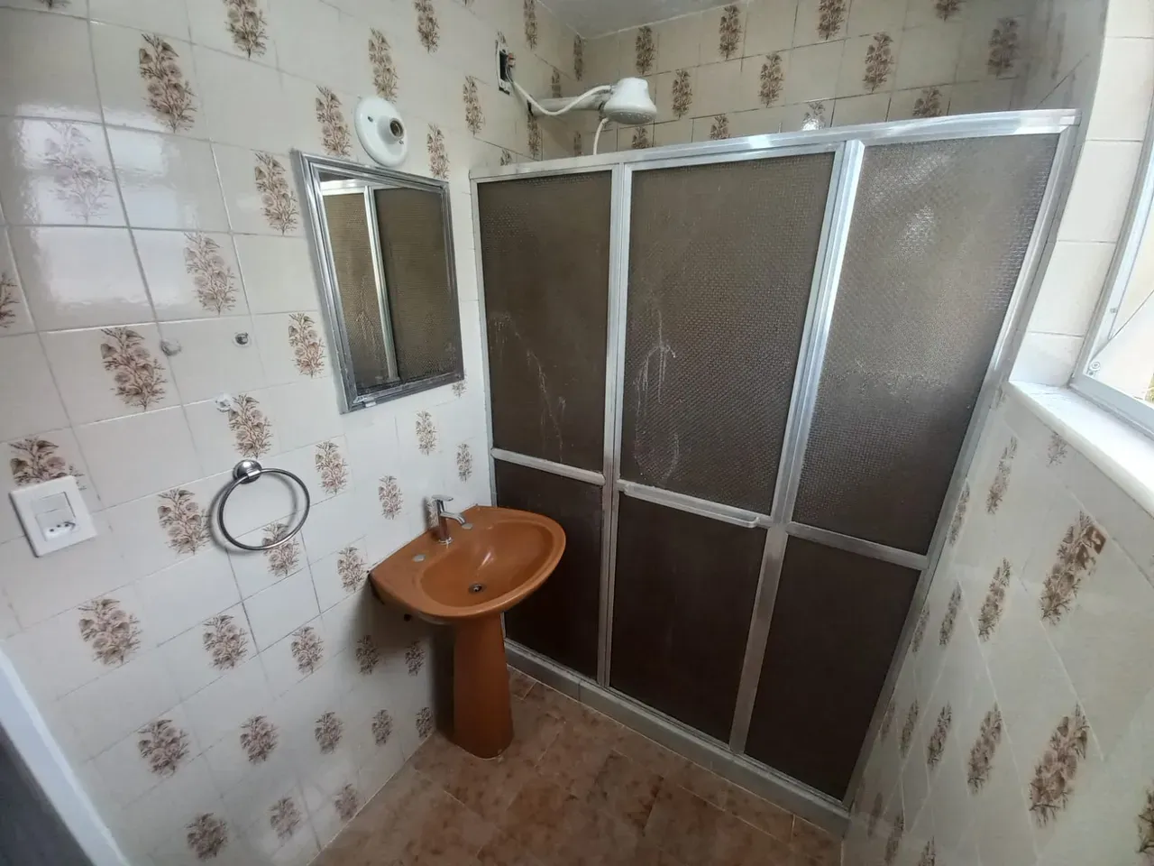 2-bedroom apartment with laundry area and 1 parking spot — photo 4