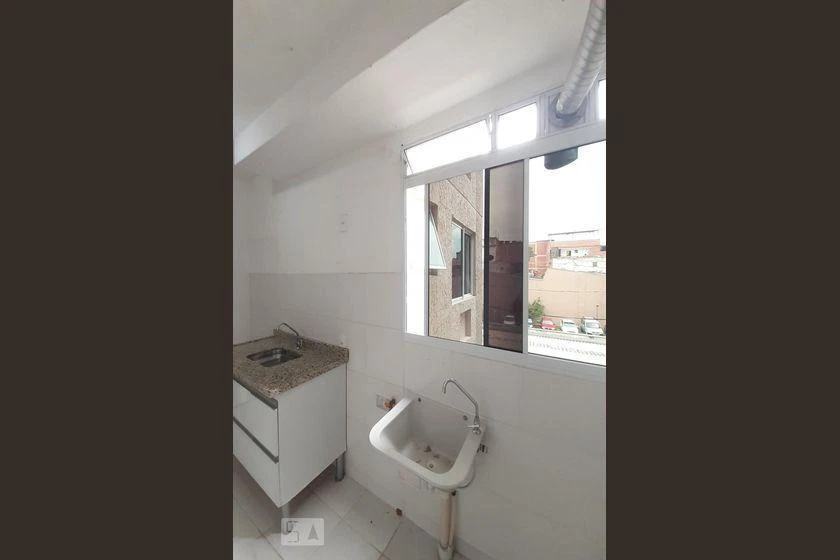 Apartamento de 2 quartos com cozinha fechada e 50 m²
