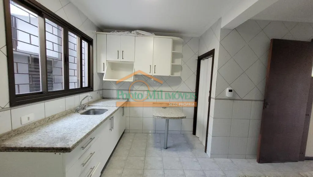 3-bedroom house with suite and separate closed kitchen — photo 6