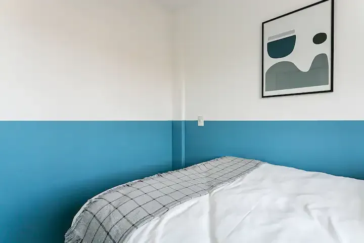 Floor-to-ceiling windows in a one-bedroom apartment, 32 m² — photo 16