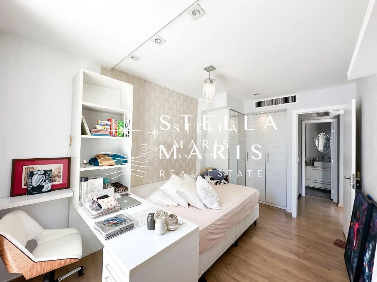 Furnished apartment with 3 bedrooms and a balcony — photo 13