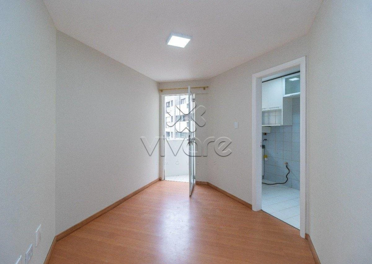 Apartment, 33 m², with a glass-enclosed balcony — photo 7