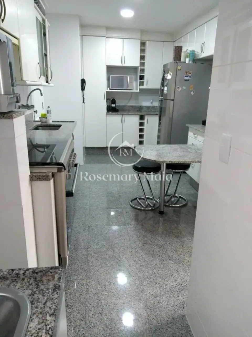 Apartamento mobiliado com 3 quartos e varanda de vidro — photo 2