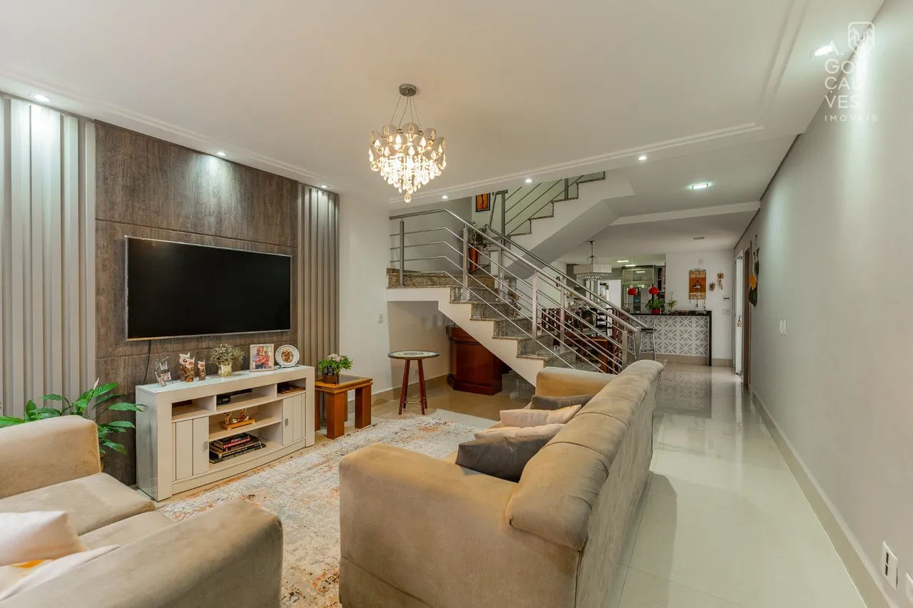 House with 3 suites and 2 parking spaces