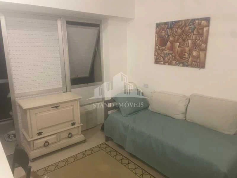 Balcony with a grill in a 2-bedroom apartment, 140 m² — photo 13