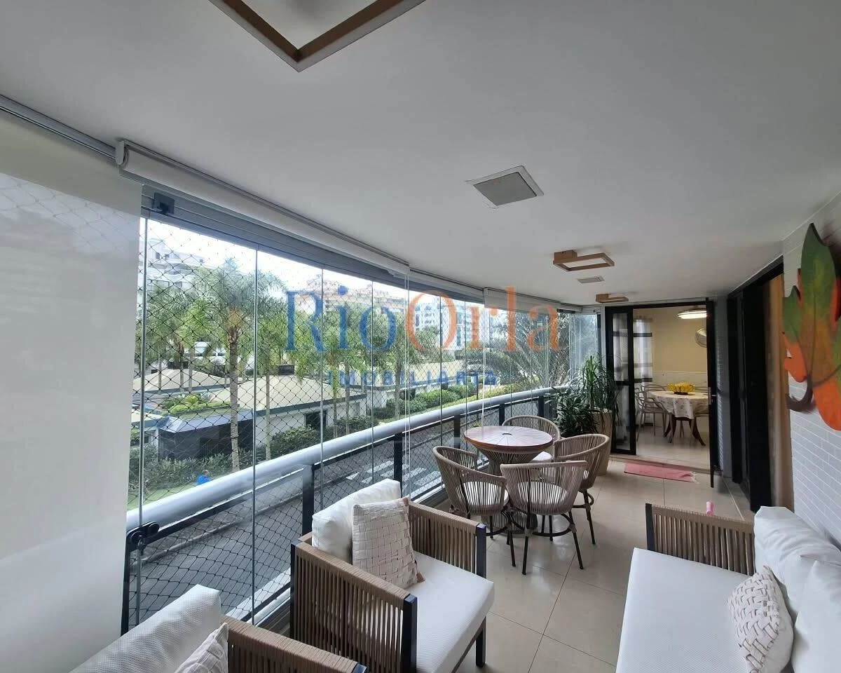 Floor-to-ceiling windows in a 4-bedroom apartment, 156 m² — photo 7
