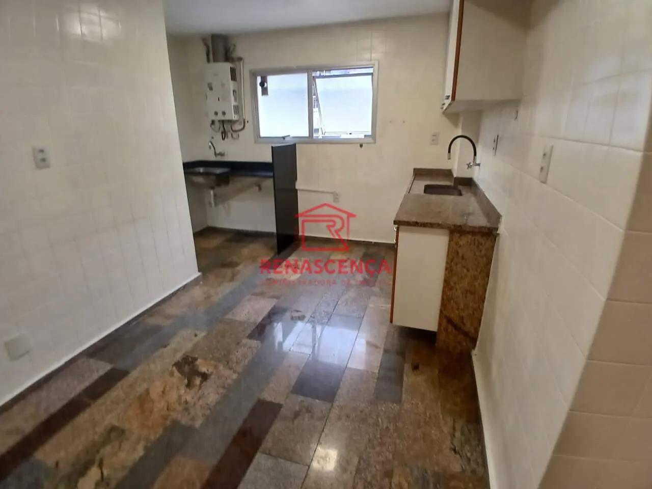 Unfurnished apartment with 2 bedrooms and a balcony — photo 21