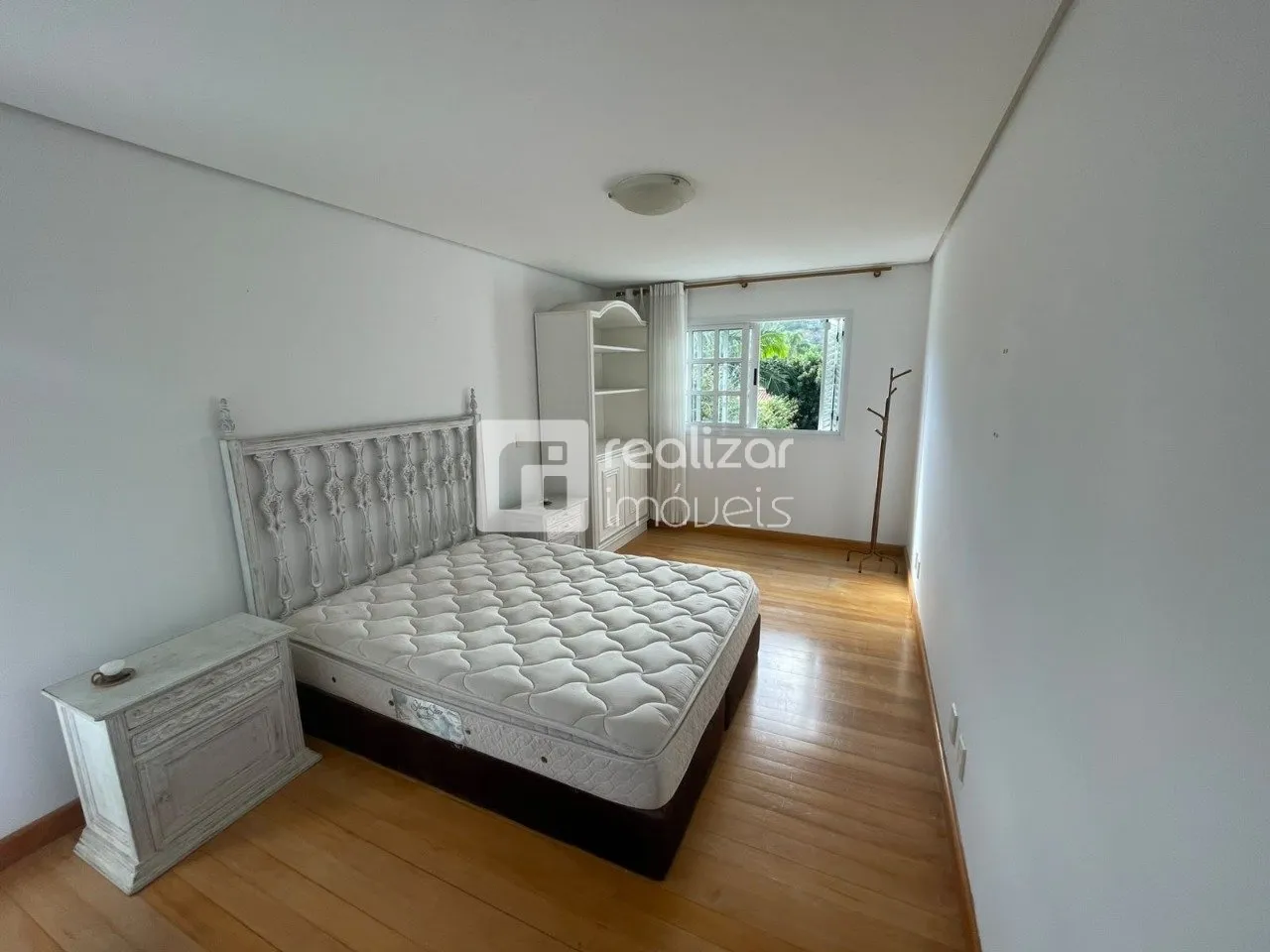 Casa de 5 dormitorios con balcón cerrado con vidrio — photo 31