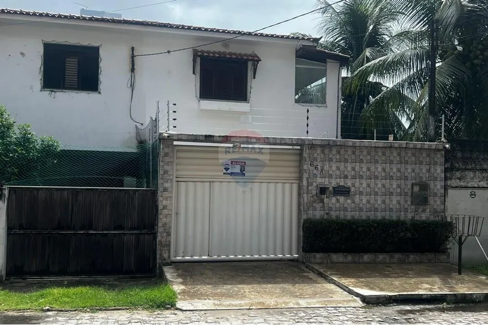 Будинок з 4 спальнями та 3 власними ванними, 218 м²