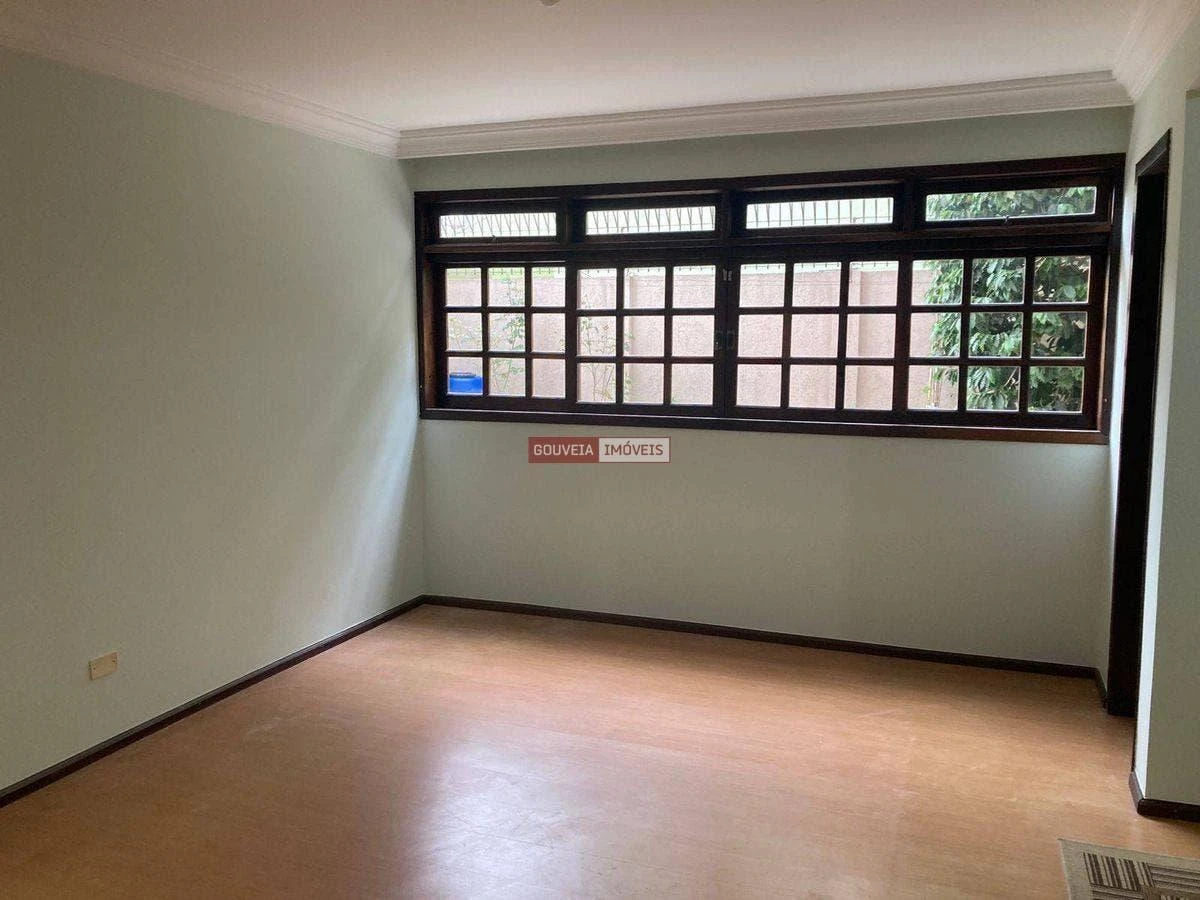 4-bedroom house with a glass-enclosed balcony — photo 28