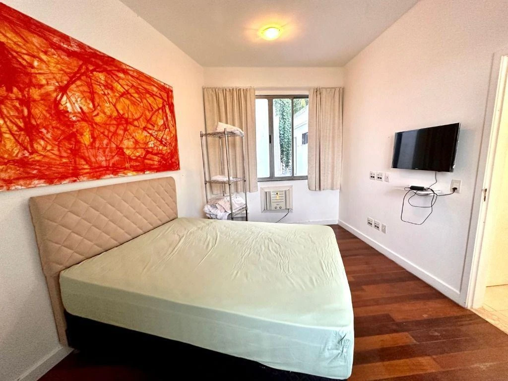 House with 5 bedrooms and 5 bathrooms — photo 13