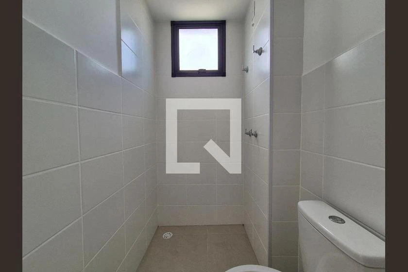 Glass-enclosed balcony in a 2-bedroom apartment, 55 m² — photo 36