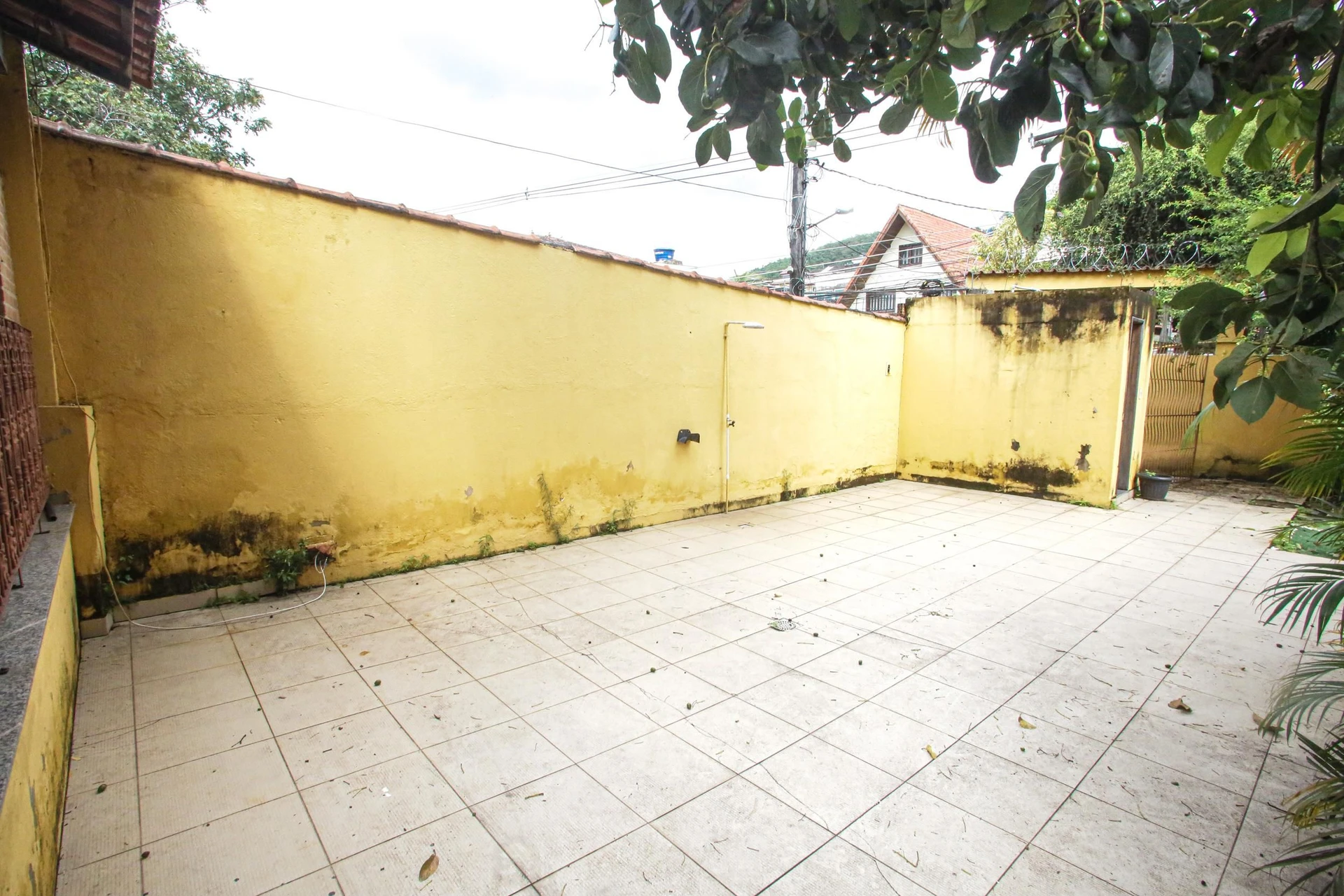 4-bedroom house with a bathtub in Rio de Janeiro — photo 24