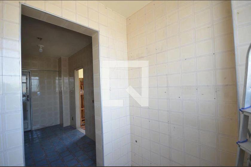 Apartamento com 2 quartos e box de vidro no banheiro — photo 31