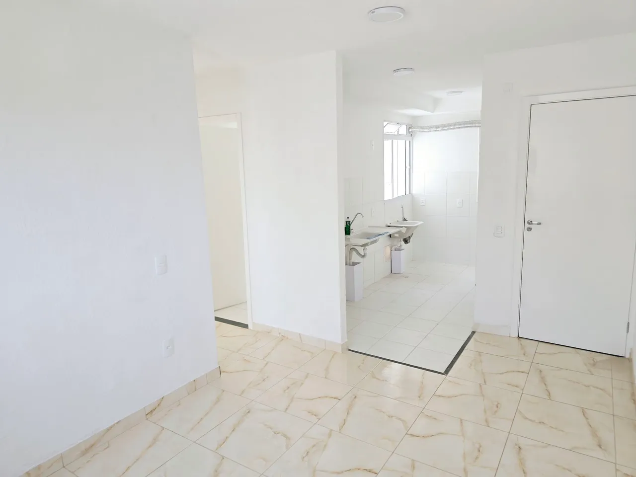 2-bedroom apartment with gas stove and glass shower — photo 9