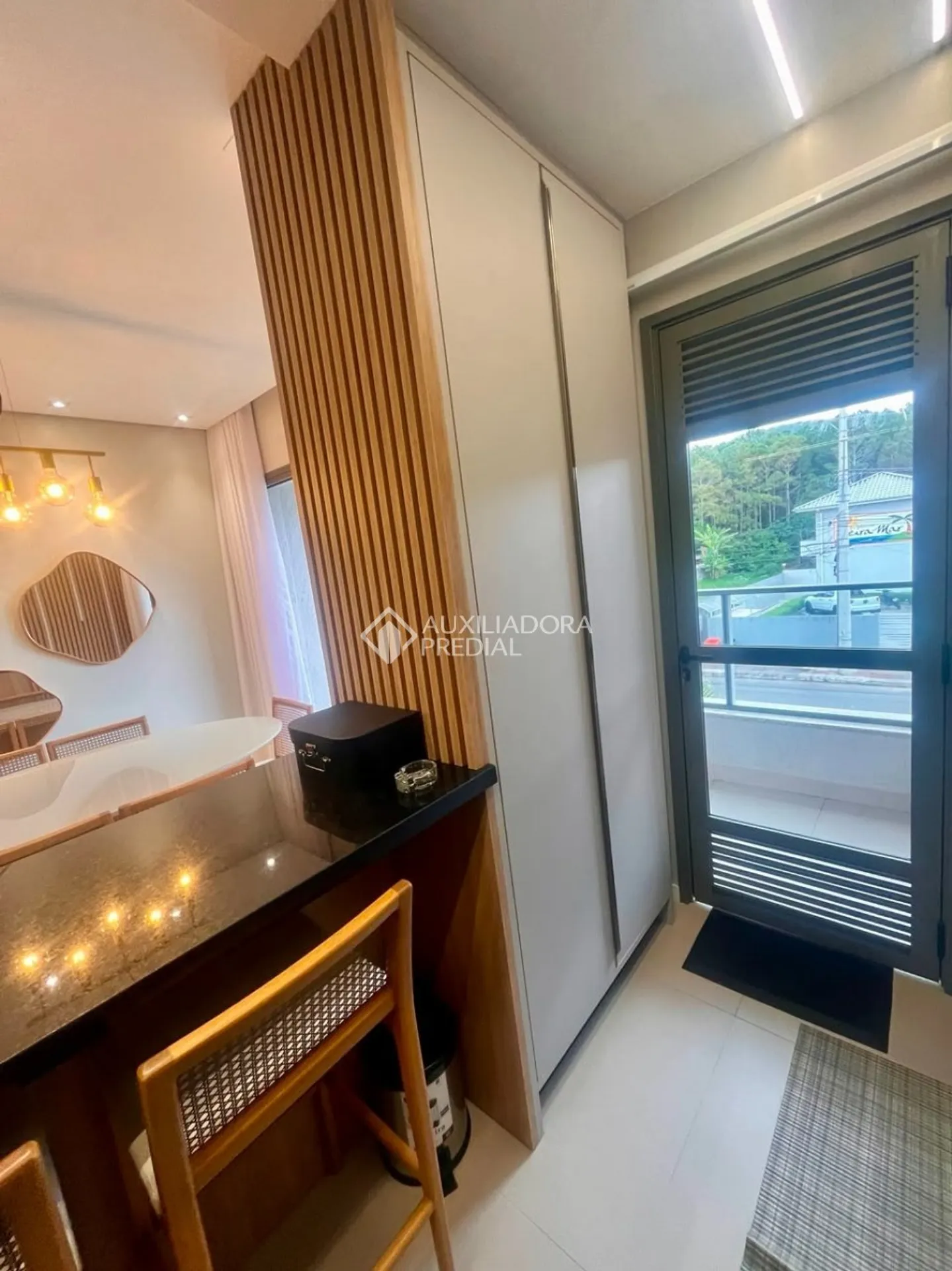Furnished 92 m² apartment with balcony and 2 parking spots — photo 13