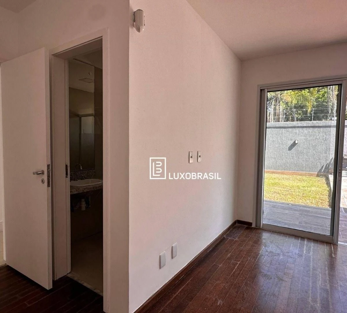 House with 7 bedrooms and 700 m², gas kitchen — photo 46