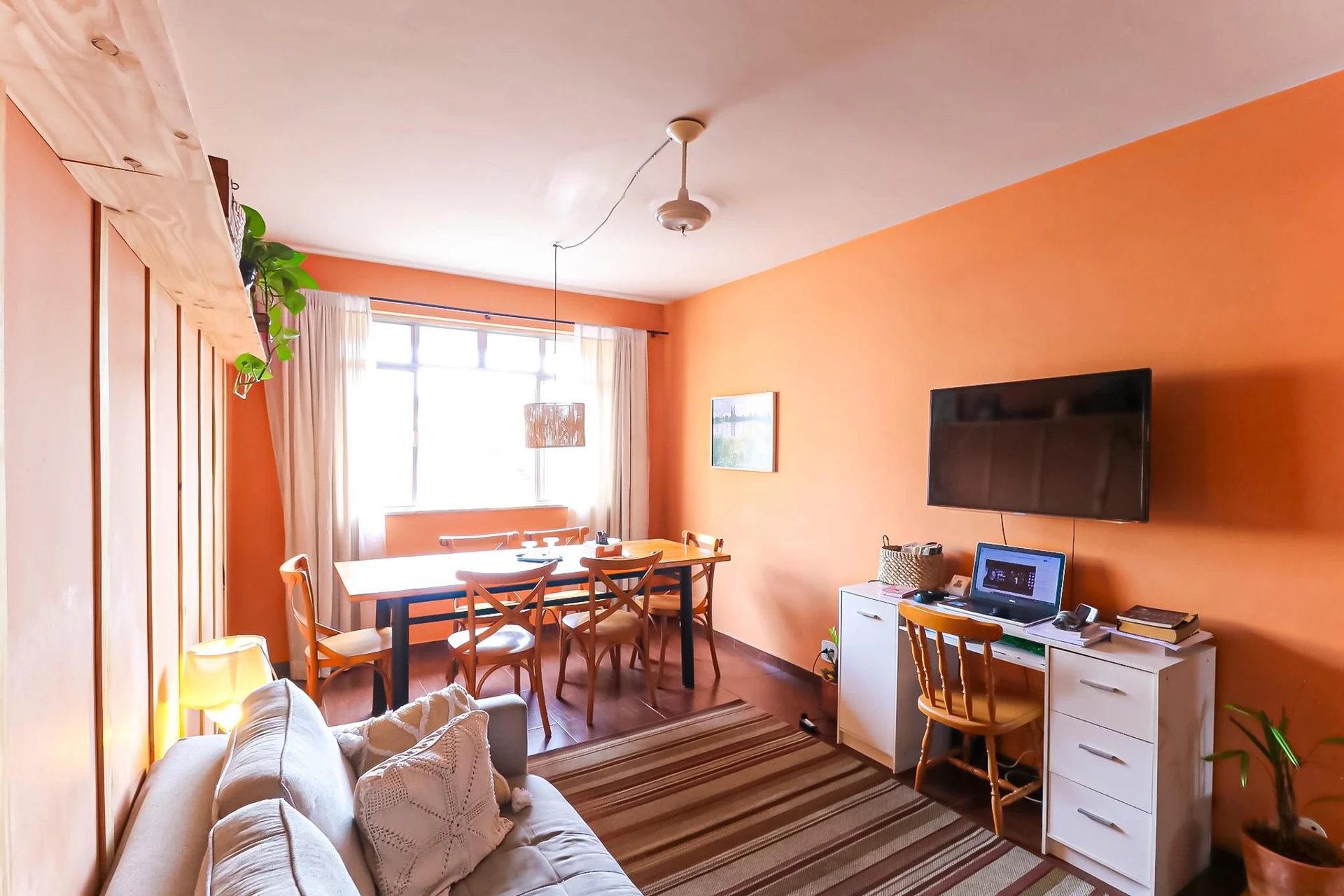Furnished 2-bedroom apartment with open-plan kitchen — photo 8