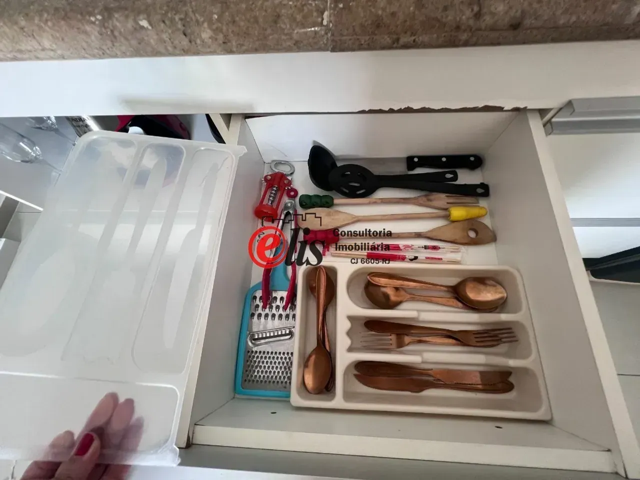 Furnished 1-bedroom apartment with compact kitchenette — photo 10