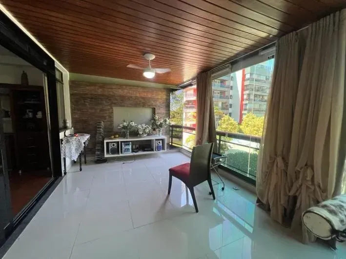 Apartment with 4 bedrooms and a glassed-in balcony — photo 9