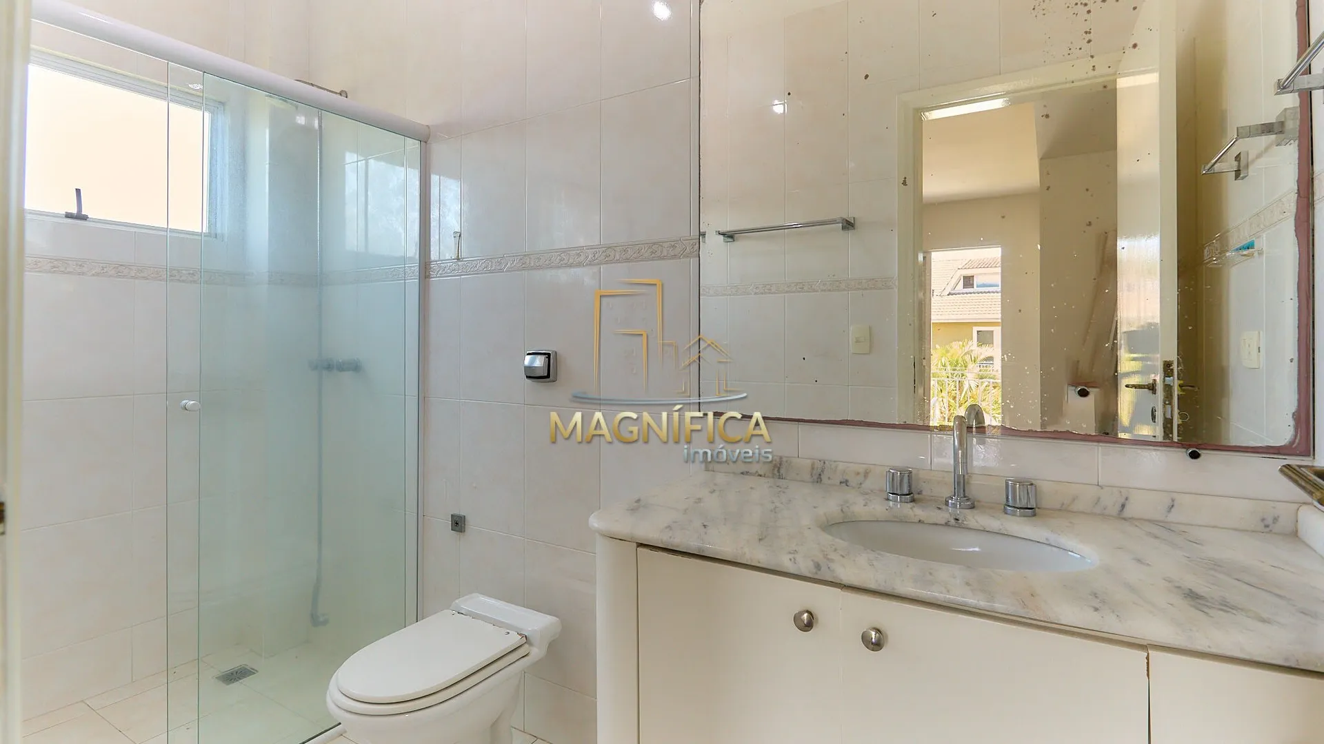 House with 4 bedrooms and 3 en-suite suites, 4 parking spaces — photo 27