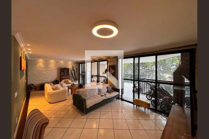 Apartamento mobiliado com churrasqueira na varanda e 4 quartos