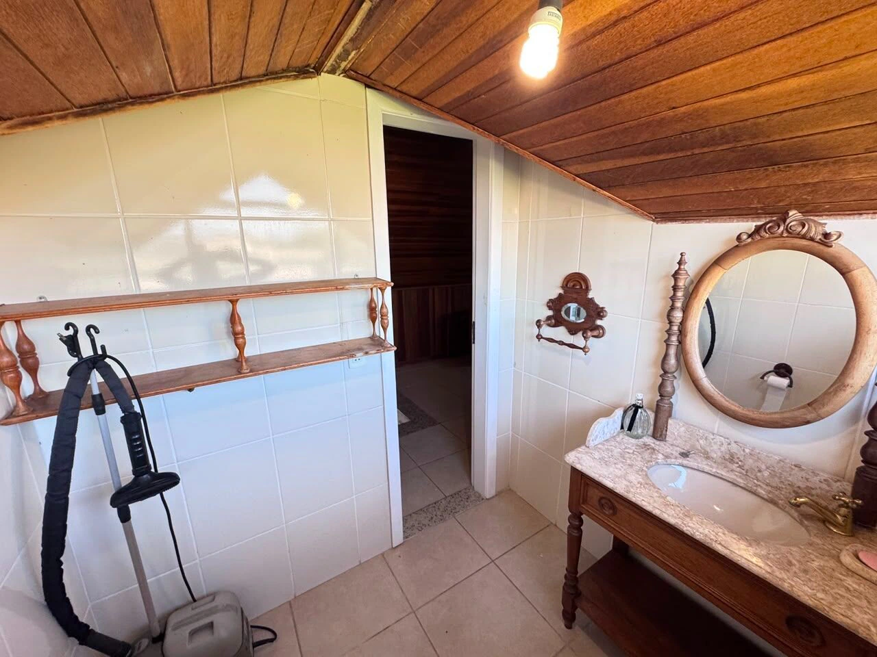 Rental house with 6 bedrooms and 246 m² — photo 2