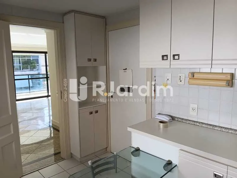 Apartment with 3 bedrooms, 5 bathrooms and 2 parking spots — photo 9
