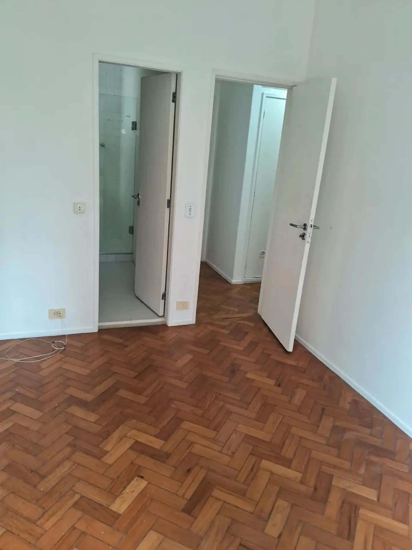 Apartment on the 5th floor with wood or laminate floors — photo 9