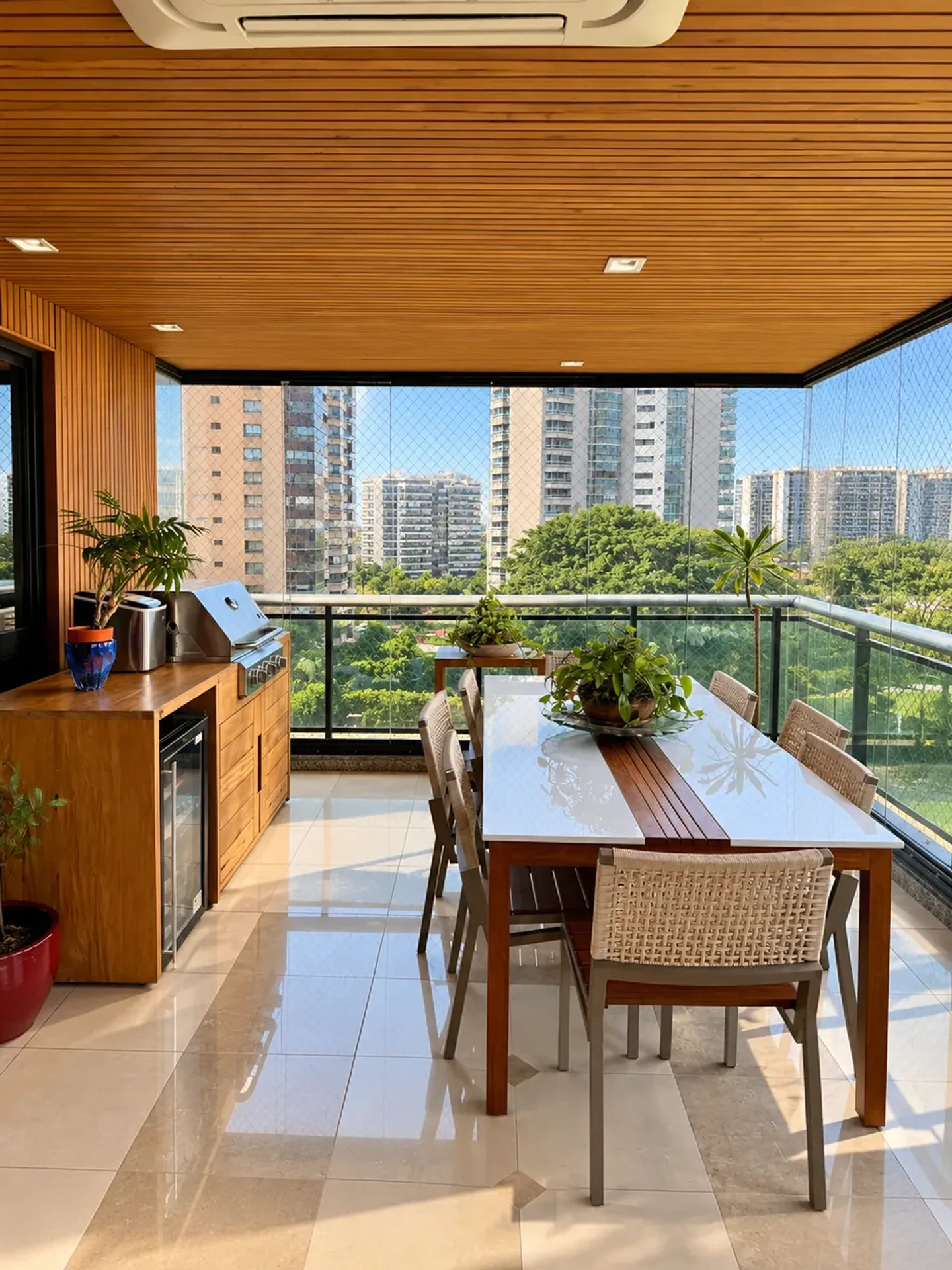 Вид на воду и 4 спальни: квартира 240 м² — photo 17