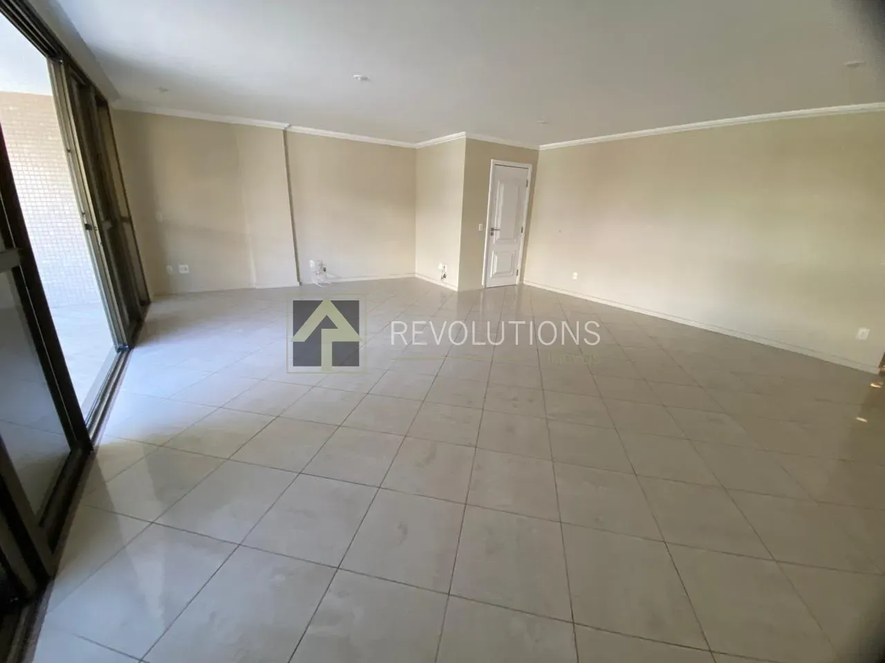 Apartamento de 3 quartos e 5 banheiros com varanda — photo 11